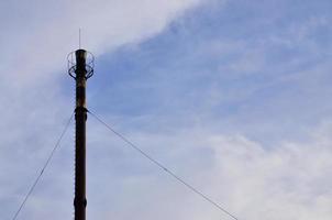 camino vapore tubo di industriale produzione pianta sotto il blu cielo foto