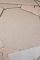 sfondo Immagine con un' lotto di beige cartone carta, quale è Usato per rendere scatole per il trasporto di casa elettrodomestici e postale pacchi. scatola di cartone struttura foto