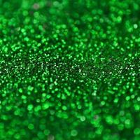 un' enorme quantità di verde decorativo paillettes. sfondo Immagine con brillante bokeh luci a partire dal piccolo elementi foto