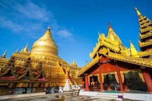 Shwezigon pagoda, o Shwezigon Paya, un' buddista tempio collocato nel nyaung-u, un' cittadina vicino bagan, mandalay regione, Myanmar foto