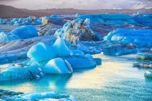 jokulsarlon, o glaciale fiume laguna, un' grande glaciale lago su il bordo di Vatnajokull nazionale parco nel sud-est Islanda foto