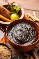 chiavanprash o chyawanprash è ampiamente consumato nel India come un' dietetico ayurvedico supplemento foto