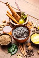 chiavanprash o chyawanprash è ampiamente consumato nel India come un' dietetico ayurvedico supplemento foto