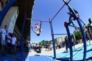 Kharkiv, Ucraina - 27 Maggio, 2022 strada allenarsi mostrare durante il annuale Festival di strada culture foto