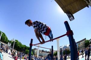 Kharkiv, Ucraina - 27 Maggio, 2022 strada allenarsi mostrare durante il annuale Festival di strada culture foto