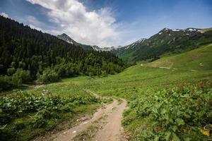 cascate nel Caucaso montagne foto