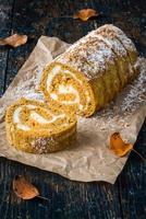 crema formaggio pieno zucca rotolo foto