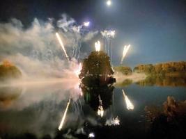 un' Visualizza di un' fuochi d'artificio Schermo a alderford lago nel Whitchurch foto