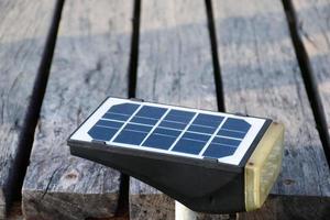 pannello fotovoltaico, nuova tecnologia per conservare e utilizzare l'energia della natura con la vita umana, l'energia sostenibile e il concetto di amico ambientale. foto