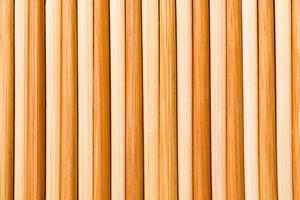 vicino su un' lotto di bastoncini fatto di bambù. superiore Visualizza foto