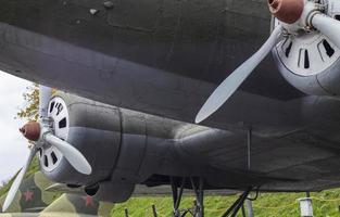 sovietico medio raggio pistone passeggeri e militare trasporto aereo di il secondo mondo guerra li-2. foto