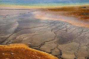 bellissimo geotermico paesaggio di mille dollari prismatico primavera a Yellowstone parco foto