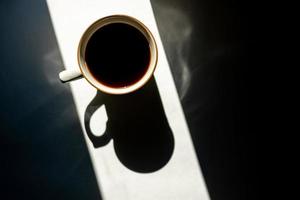 caffè nel leggero e ombra foto