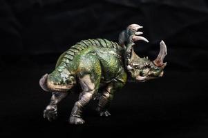 dinosauro , sinoceratopo nel il buio foto
