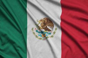 Messico bandiera è raffigurato su un' gli sport stoffa tessuto con molti pieghe. sport squadra bandiera foto