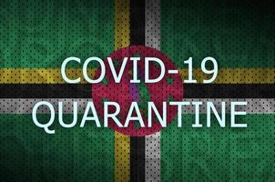 dominica bandiera e covid-19 quarantena iscrizione. coronavirus o 2019-ncov virus foto