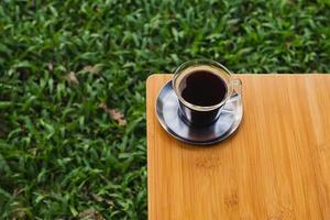 superiore Visualizza tazza di caffè su di legno tavolo. foto