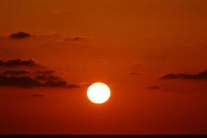 il sole è il più caldo stella nel nostro galassia in giro quale il terra gira. foto