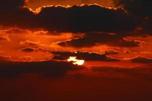 il sole è il più caldo stella nel nostro galassia in giro quale il terra gira. foto