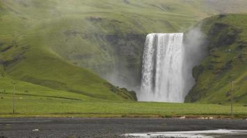 Islanda. zona sud. cascata di skogafoss e zona circostante. foto