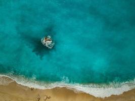 esotico soleggiato spiaggia foto