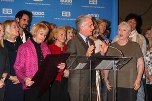 los angeles, feb 7 - Caterina joosten, con grassetto e bellissimo lancio, Brad campana a il 6000th mostrare celebrazione a il grassetto e il bellissimo a cbs televisione città su febbraio 7, 2011 nel los angeles, circa foto