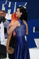 los angeles, luglio 28 - bonnie Mckee, katy perry arriva a il puffi 2 prima a il villaggio Teatro su luglio 28, 2013 nel Westwood, circa foto