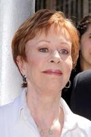 los angeles, apr 18 - carol burnett a il carol burnett piazza svelare a il selma e montanaro su aprile 18, 2013 nel los angeles, circa foto