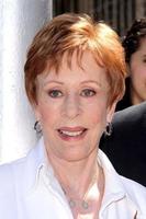 los angeles, apr 18 - carol burnett a il carol burnett piazza svelare a il selma e montanaro su aprile 18, 2013 nel los angeles, circa foto