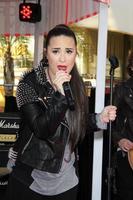 los angeles, feb 14 - demi lovato a il topshop l'uomo migliore la mille dollari apertura a il il boschetto su febbraio 14, 2013 nel los angeles, circa topshop l'uomo migliore la mille dollari apertura a il boschetto su febbraio 14, 2013 nel los angeles, California foto