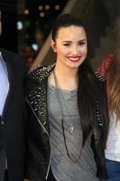 los angeles, feb 14 - demi lovato a il topshop l'uomo migliore la mille dollari apertura a il il boschetto su febbraio 14, 2013 nel los angeles, circa foto