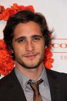 los angeles, apr 10 - diego boneta arriva a il allenatore S 3 ° annuale sera di cocktail e shopping a il cattivo robot su aprile 10, 2013 nel Santa monica, circa foto