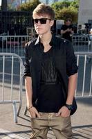 los angeles, ago 14 - giusto bieber in arrivo a il 2011 vh1 fare qualcosa premi a hollywood palladio su agosto 14, 2011 nel los angeles, circa foto