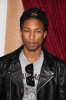 los angeles, dec 6 - pharrell williams arriva a il Sherlock Holmes - un' gioco di ombre los angeles prima a reggenza villaggio Teatro su dicembre 6, 2011 nel Westwood, circa foto