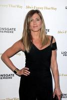 los angeles, ago 19 - jennifer aniston a il lei S divertente quello modo rosso tappeto prima a il armonia oro Teatro su agosto 19, 2015 nel los angeles, circa foto