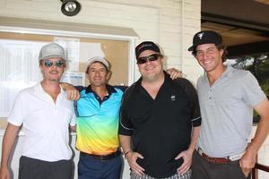 los angeles, apr 15 - david vanga, Kevin farley, giocatori di golf a il nbc S il voce stagione 6 superiore 12 rosso tappeto evento a universale città camminare su aprile 15, 2014 nel los angeles, circa foto