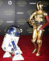 los angeles, dec 14 - r2-d2, c-3po a il stella guerre - il vigore si sveglia mondo prima a il hollywood e montanaro su dicembre 14, 2015 nel los angeles, circa foto