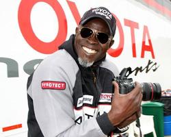 los angeles, mar 19 - djimon hounsou a il toyota professionista celebrità gara formazione sessione a salice molle autostrada su marzo 19, 2011 nel rosamondo, circa foto