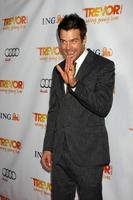 los angeles, dec 4 - josh duhamel arriva a il trevor progetto S 2011 trevor vivere a hollywood palladio su dicembre 4, 2011 nel los angeles, circa foto