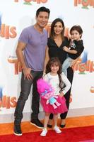 los angeles, ott 23 - Mario lopez, gia francesca lopez, corte laina mazza, dominic lopez a il troll prima a villaggio Teatro su ottobre 23, 2016 nel Westwood, circa foto