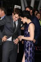 los angeles, nov 14 - Roberto pattinson, kristen stewart arriva a il crepuscolo - rottura alba parte 1 mondo prima a nokia Teatro a la vivere su novembre 14, 2011 nel los angeles, circa foto