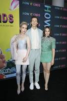 los angeles, luglio 15 - zoe lister-jones, daryl siamo dentro, cailee spagnolo a Come esso finisce la prima a nuova casa hollywood su luglio 15, 2021 nel los angeles, circa foto