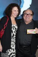 rhea perlman, danny devito in arrivo a il los angeles prima di avatar grauman S Cinese Teatro los angeles, circa dicembre 16, 2009 ©2009 kathy hutchin hutchin foto