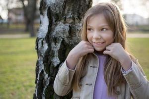 bambina nel parco foto