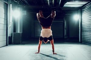 handstand Palestra Visualizza foto