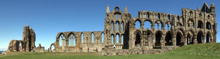 archi a whitby abbazia rovine nel nord yorkshire UK foto