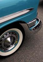 Vintage ▾ blu auto a un auto mostrare foto