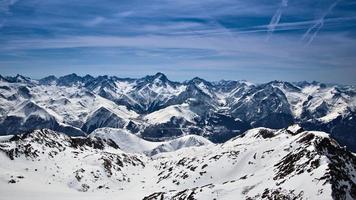 montagne innevate in francia foto