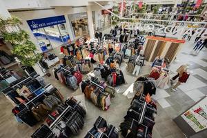 Marche presa nel shopping centro commerciale Vittoria giardini galleria. foto