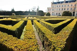 cespuglio labirinto nel lednice castello chateau con bellissimo giardini e parchi su soleggiato autunno giorno nel Sud Moravia, ceco repubblica, Europa. foto